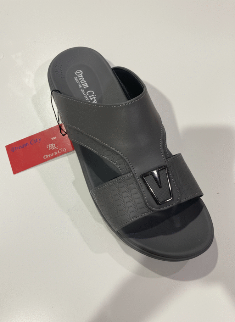 أحذية رمادية